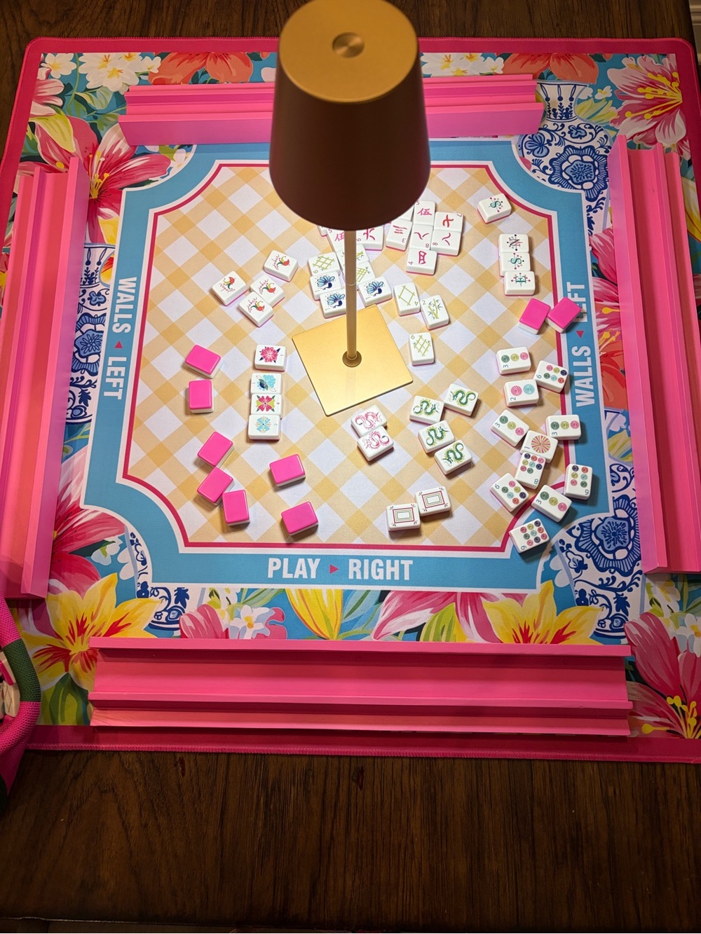 Lovely pink Mahjong tile set complete with wood racks and magnetic pushers- - Picture 2 of 7